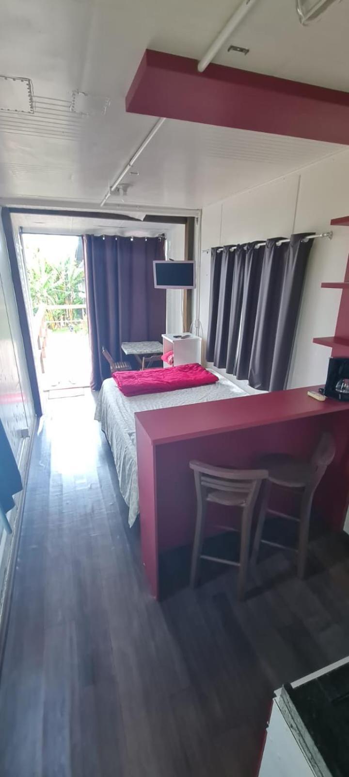 Hindu Box Containers E Cabanas Praia do Rosa Kültér fotó