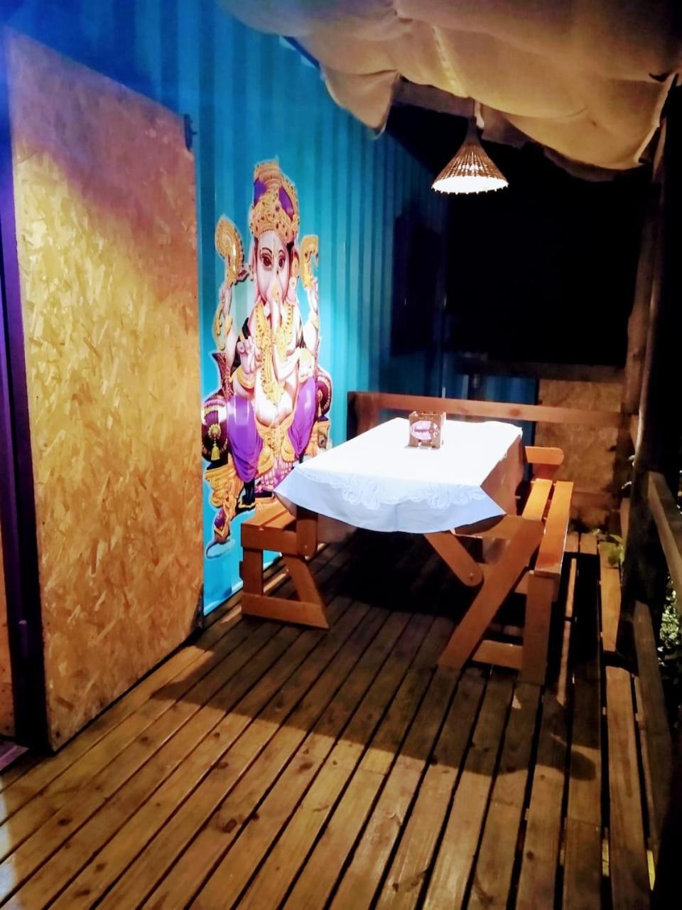 Hindu Box Containers E Cabanas Praia do Rosa Kültér fotó